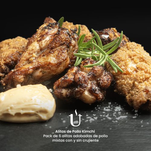 Alitas de pollo adobadas al kimchi mixtas con y sin crujiente