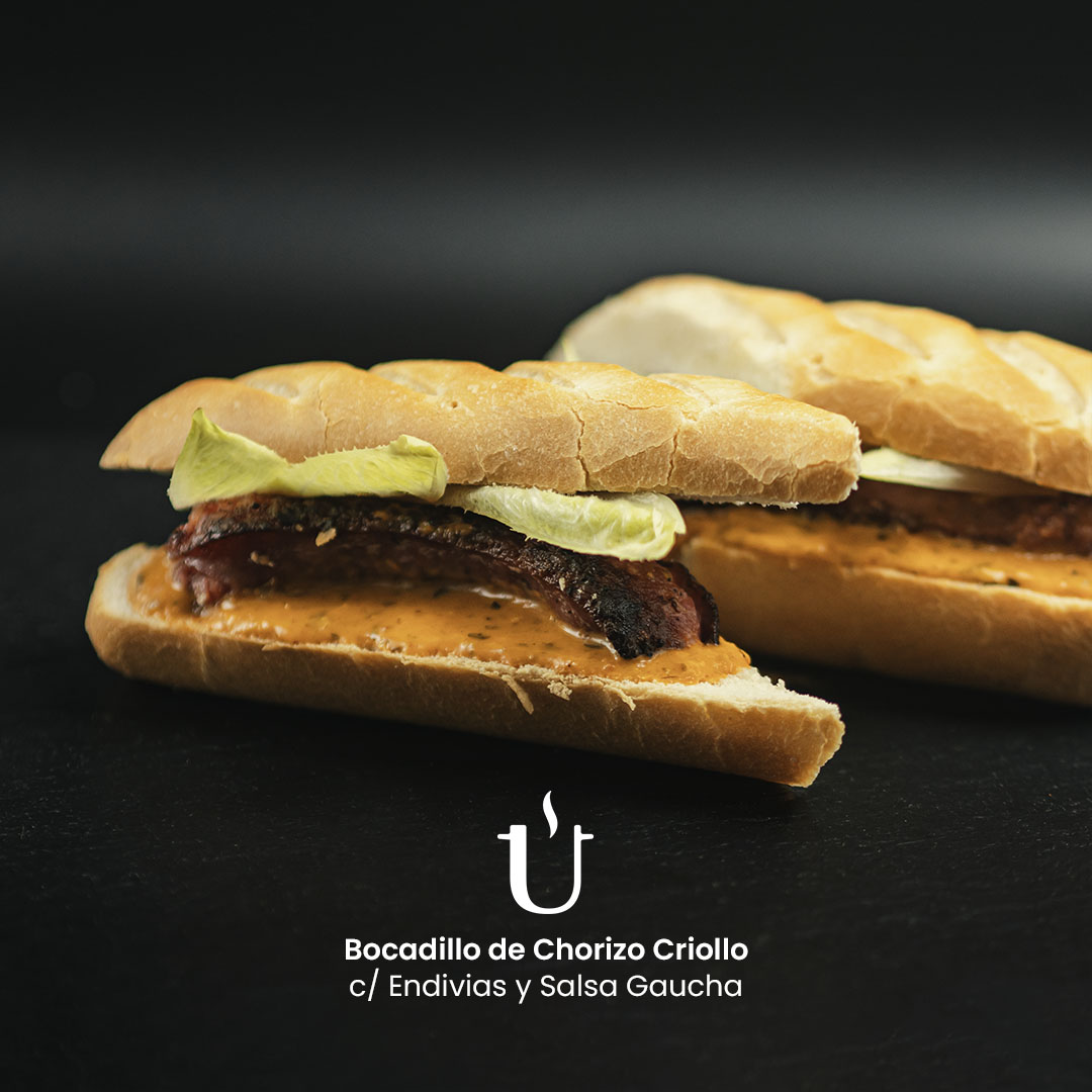 Bocadillo de Chorizo Criollo con Endivias y Salsa Gaucha