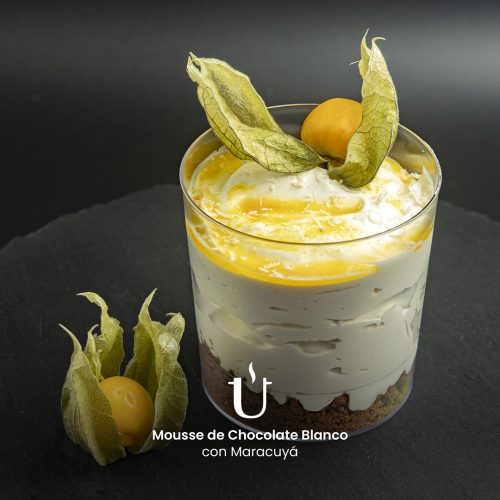Mousse de Chocolate Blanco con Maracuyá Raggú