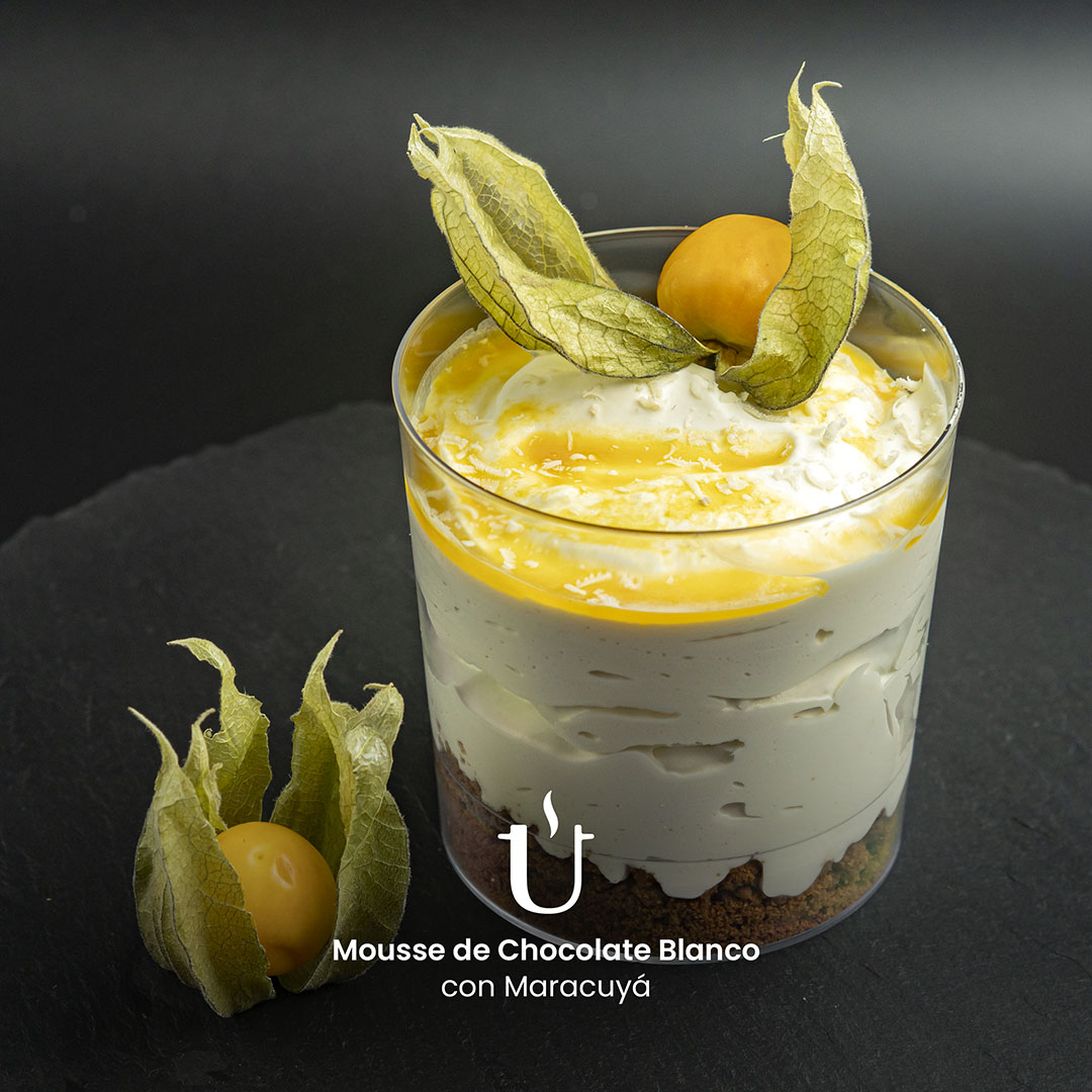Mousse de Chocolate Blanco con Maracuyá Raggú