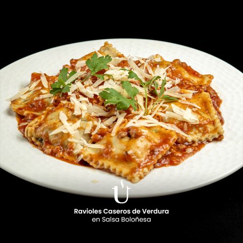 Ravioles Caseros de Verdura con Salsa Boloñesa