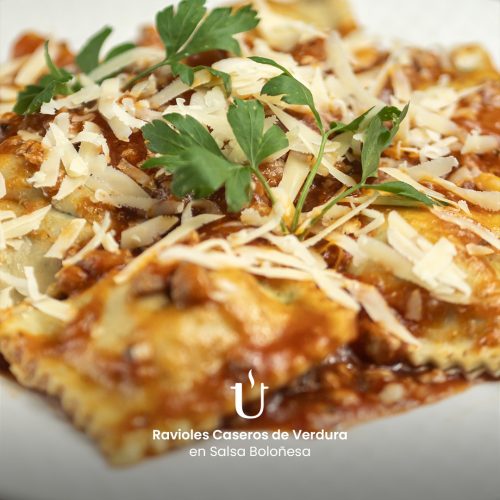 Ravioles Caseros de Verdura con Salsa Boloñesa