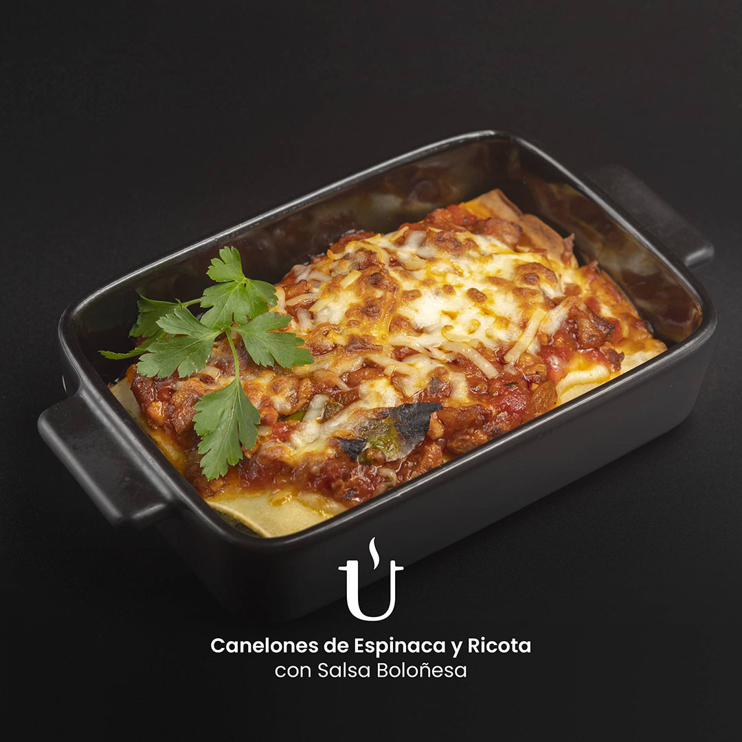 Canelones de Espinacas y Ricota con Salsa Boloñesa