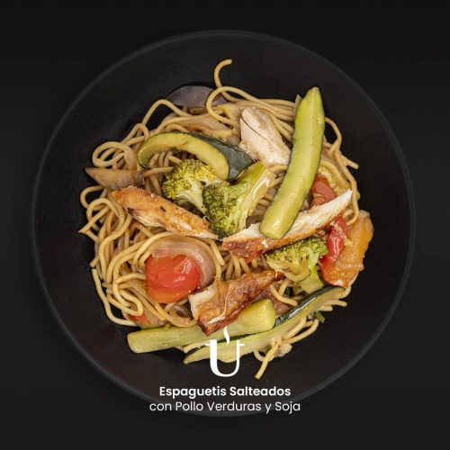 Espaguetis Salteados con Verduras Pollo y Soja - Raggú
